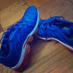 Blue and orange bottom air Vapormax size 11 Us